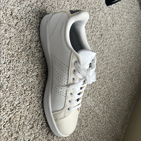 Adidas White Low-Top Sneakers Textured Leather - Picture 4 of 4